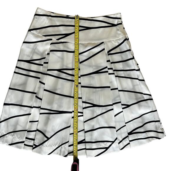 VERTIGO PARIS Lines White Black Abstract Pleats A-Line Skirt Women's Size 8 NWT - Picture 4 of 7